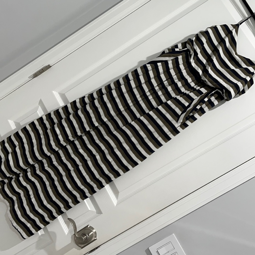 Perfect everyday dress with pockets!